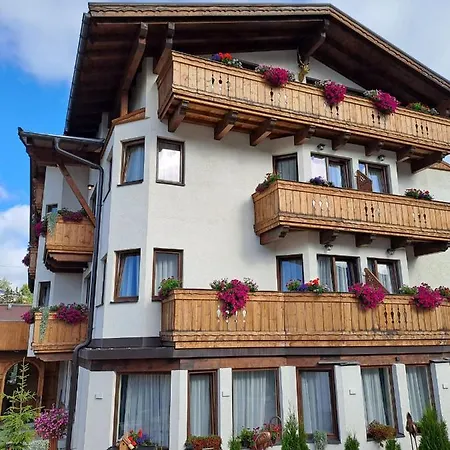 Zwei Hirsche Seefeld in Tirol