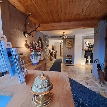 Дерев'яний котедж Zwei Hirsche Зефельд-ін-Тіроль