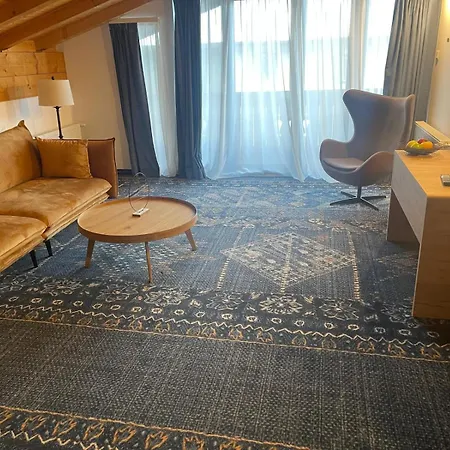Zwei Hirsche Lodge