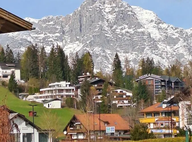 Zwei Hirsche Jaktstuga Seefeld in Tirol