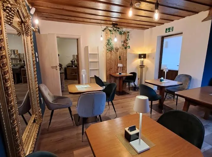 Zwei Hirsche 山林小屋 *