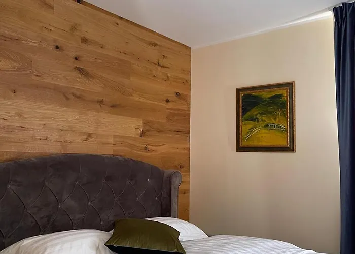 Zwei Hirsche 山林小屋